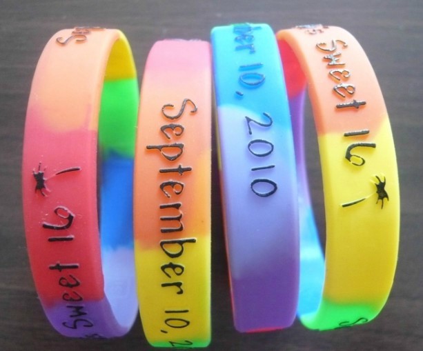 Click to view the product:Silicone wristband, Rubber Wristband